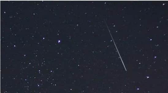 Jak inaczej nazywamy zjawisko spadających gwiazd? Odkryj meteory!