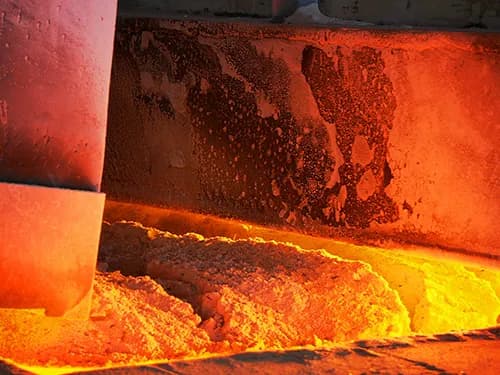 Czym jest szkło w chemii? Skład, właściwości i zastosowania w przemyśle