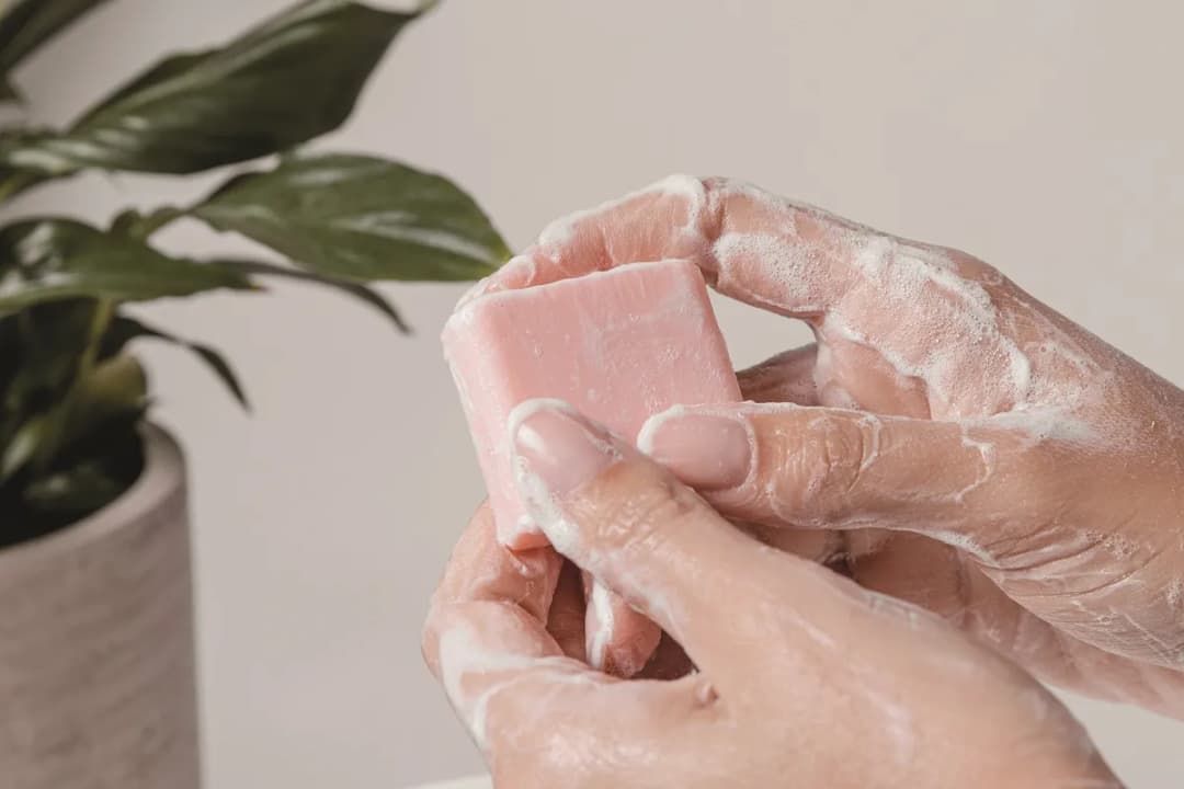 Jak powstaje mydło chemia - odkryj tajemnice saponifikacji tłuszczów