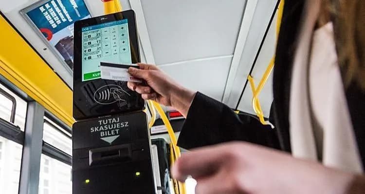 Czy we Wrocławiu uczniowie jeżdżą za darmo? Sprawdź, co musisz wiedzieć