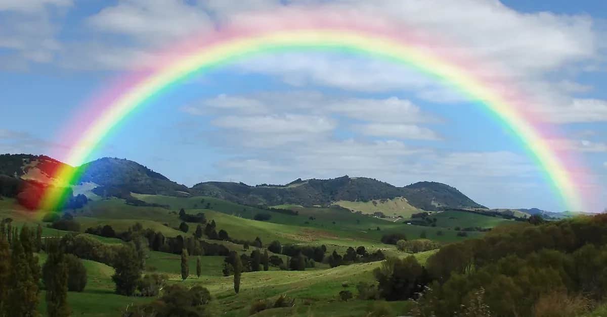 Jak powstaje zjawisko tęczy? Odkryj tajemnice jego tworzenia