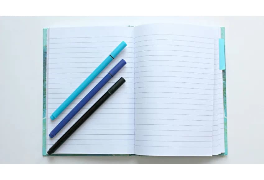 Jaki zeszyt do chemii wybrać, aby uniknąć chaosu w notatkach?